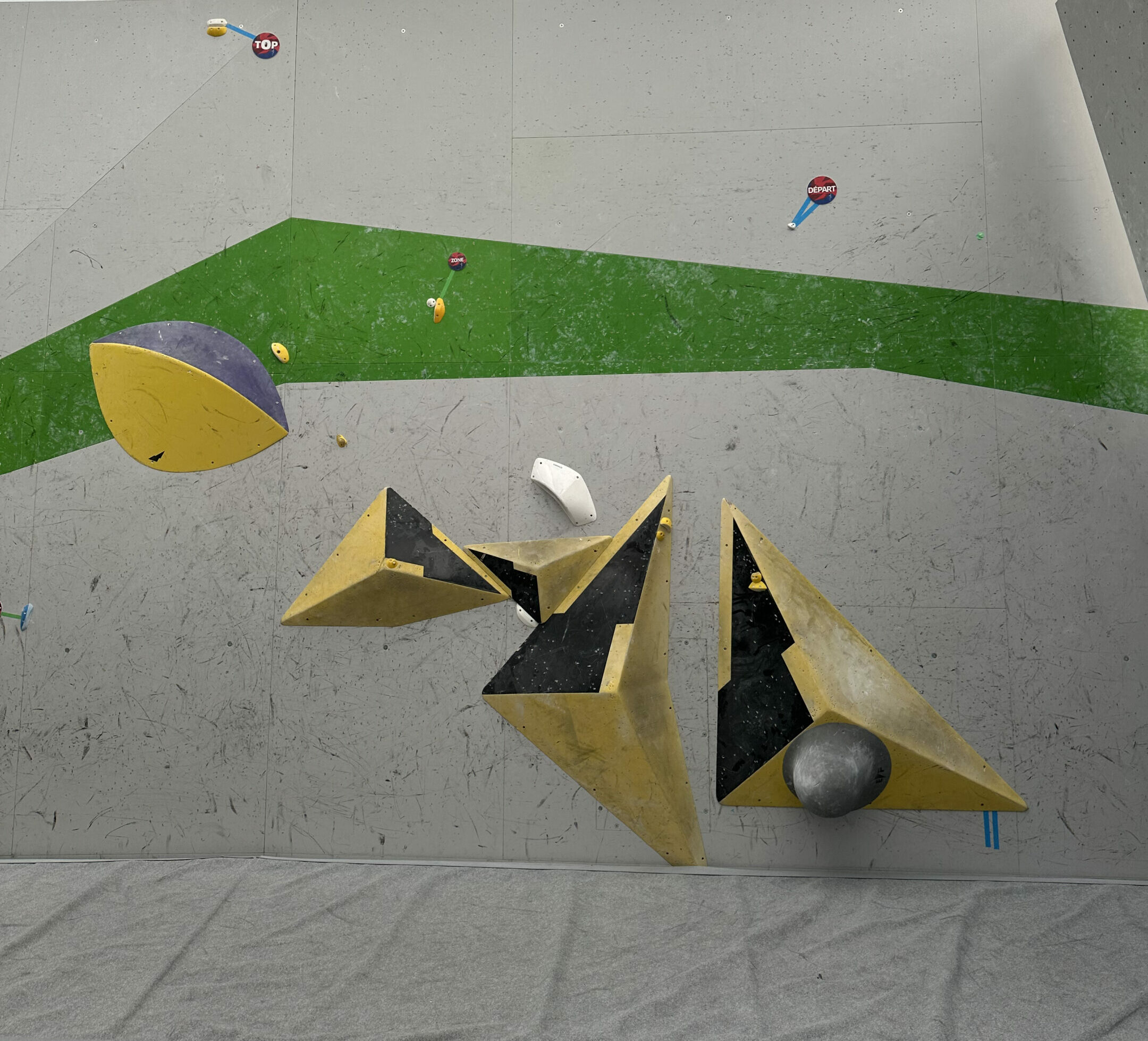 Formation à l'ouverture de voies en salle d'escalade